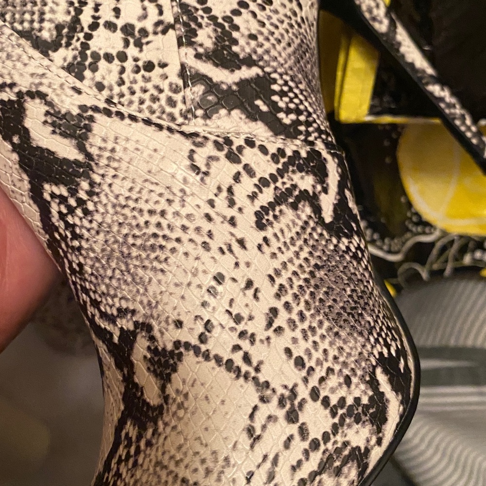 STEVE MADDEN BOOTS - Picture 13 of 17